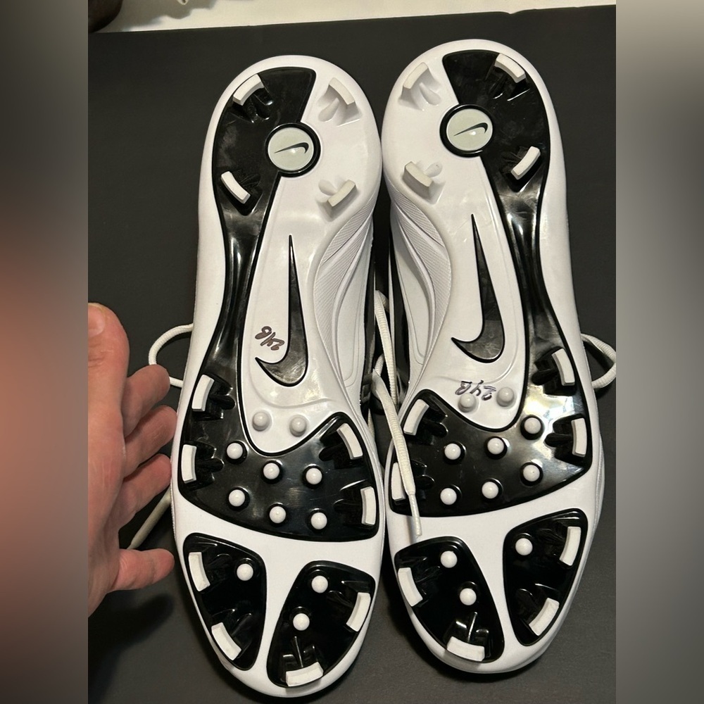 Nike Men's White and Black Soccer Cleats - Picture 5 of 6
